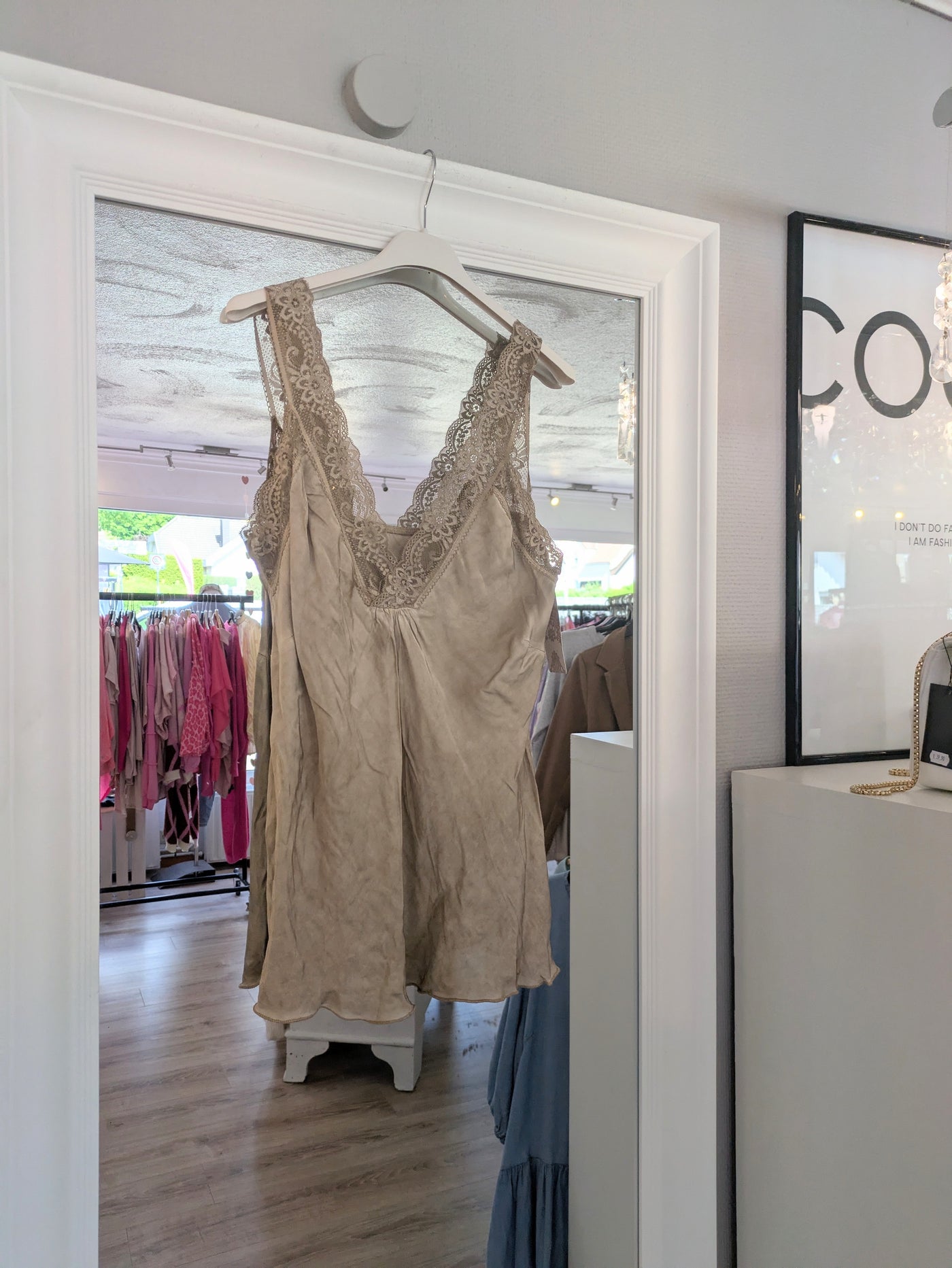 Basic-Top mit Spitze