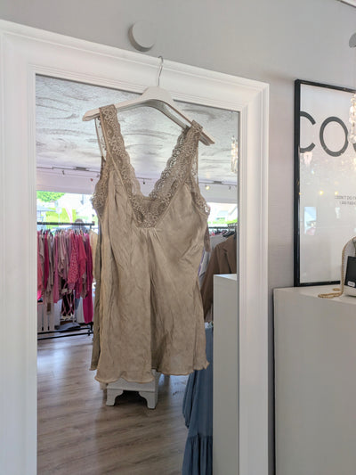 Basic-Top mit Spitze